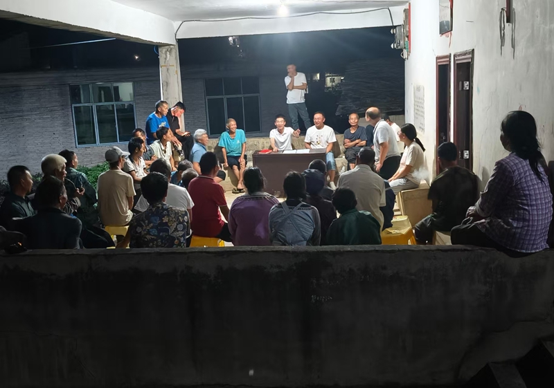 5 圖為上巴地駐村工作隊組織群眾會宣傳