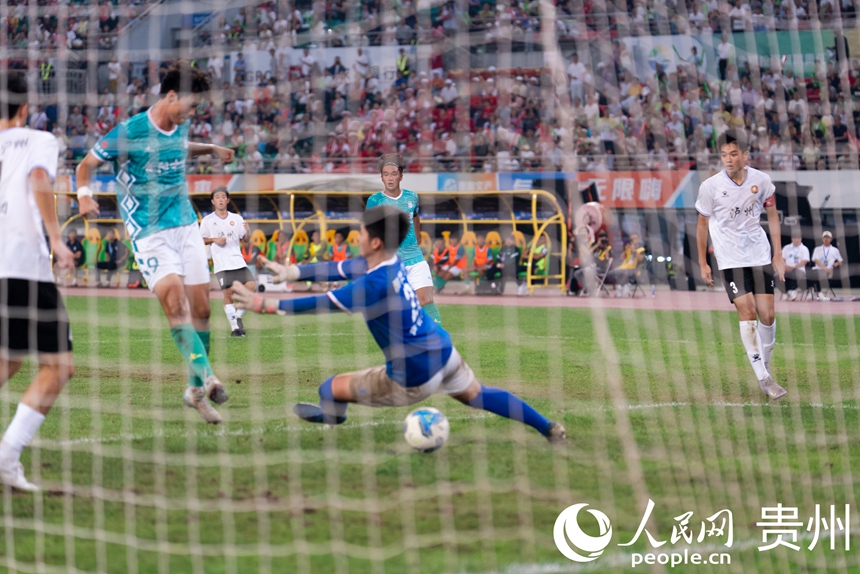 2025城市足球邀請賽比賽現場。人民網記者 涂敏攝