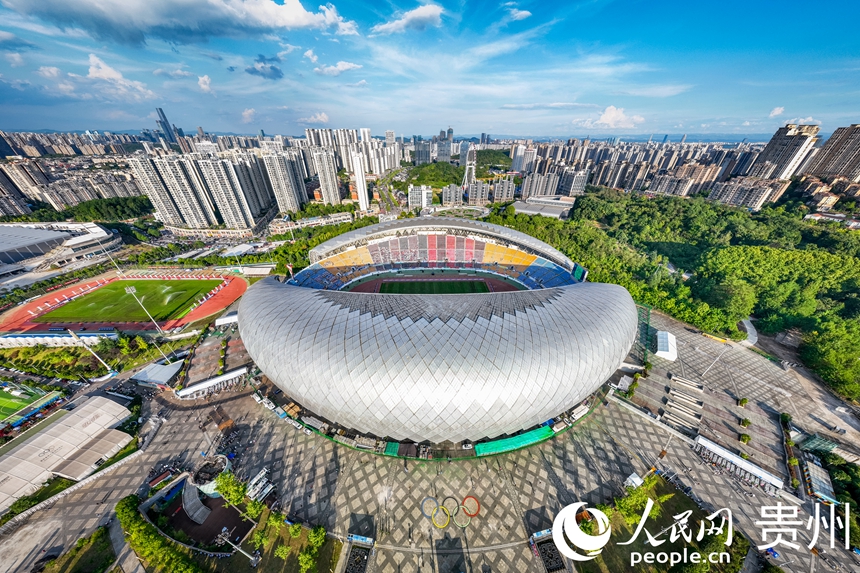 航拍2025城市足球邀請賽比賽場地貴陽奧體中心。人民網(wǎng)記者 涂敏攝