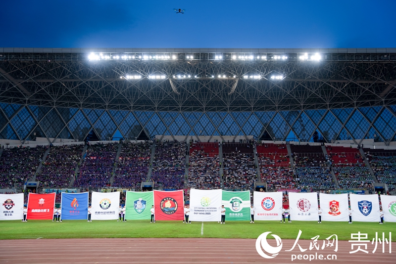 2025城市足球邀請賽開幕賽現場。人民網記者 涂敏攝