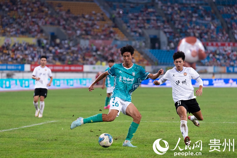  2025城市足球邀請賽開幕賽現場。人民網記者 涂敏攝