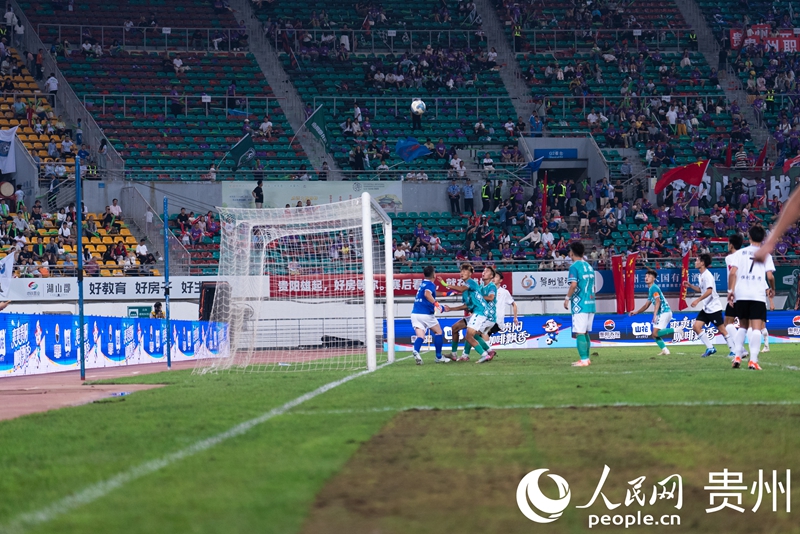 2025城市足球邀請賽開幕賽現場。人民網記者 涂敏攝