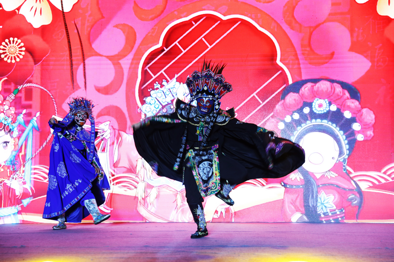 《儺面具變臉》。