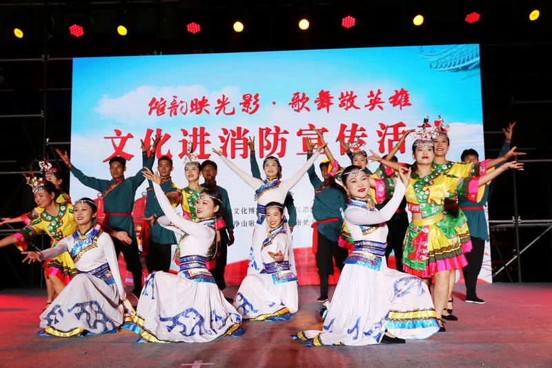 舞蹈《再唱山歌給黨聽》。