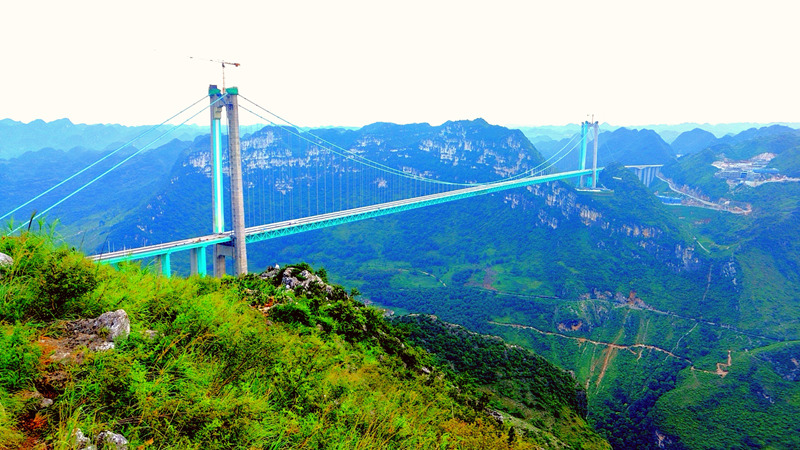 “世界第一高橋”花江峽谷大橋。