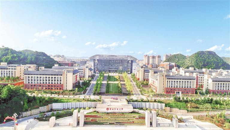 貴州師范大學(xué)東區(qū)南大門。