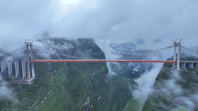 建設中的天門特大橋。