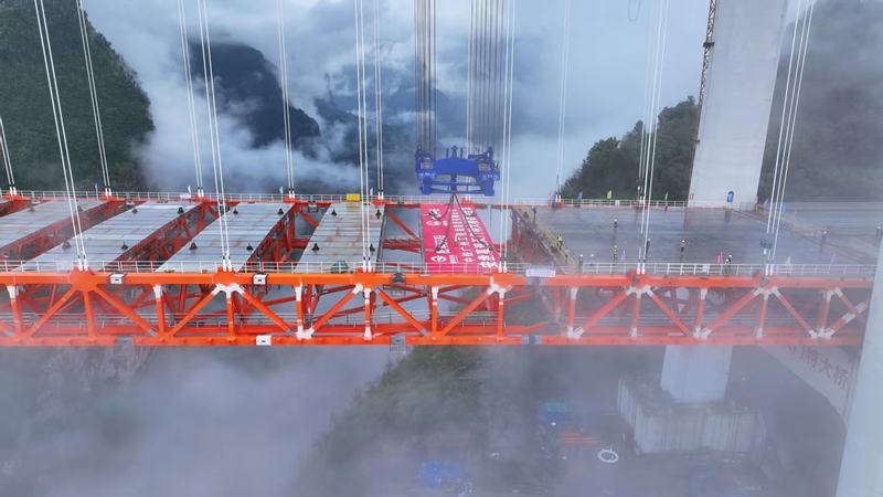 建設中的天門特大橋。