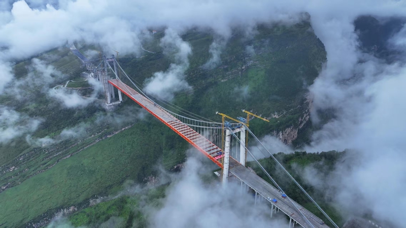 建設中的天門特大橋。