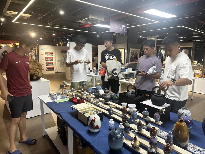 圖片2“城超”參賽隊伍走進南明區