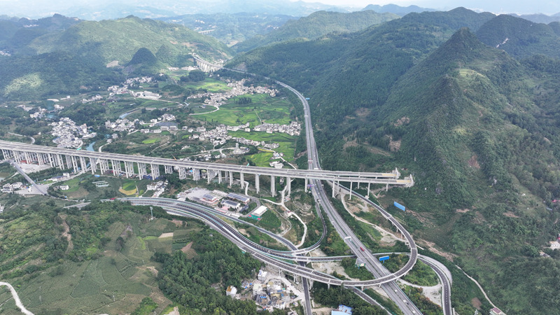 巖腳樞紐互通航拍圖。
