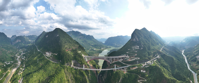 納晴高速烏蒙山大橋。