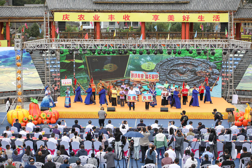 貴定縣昌明鎮(zhèn)產(chǎn)業(yè)發(fā)展成果展示。石銀超攝