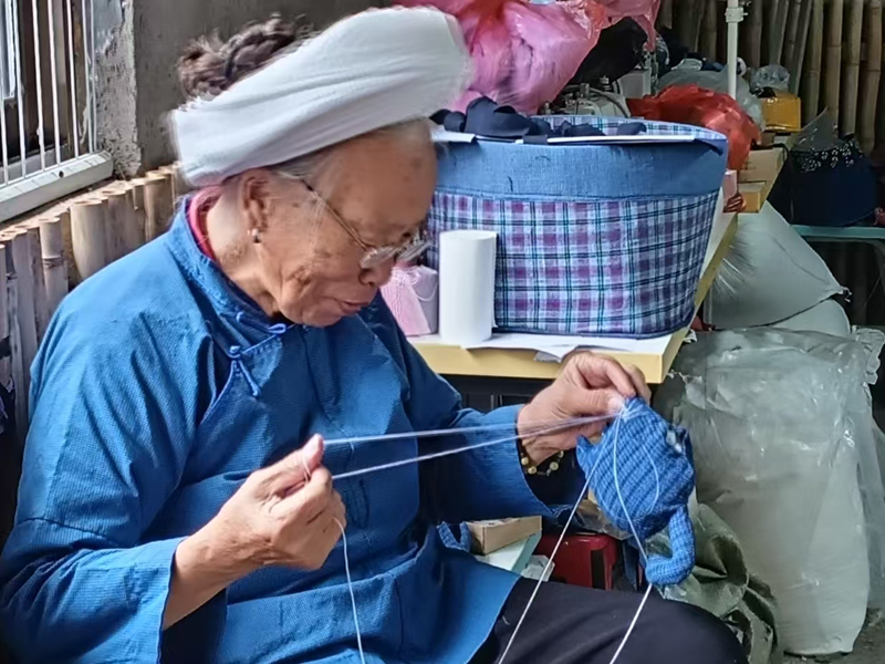 民族繡娘,居家接單。