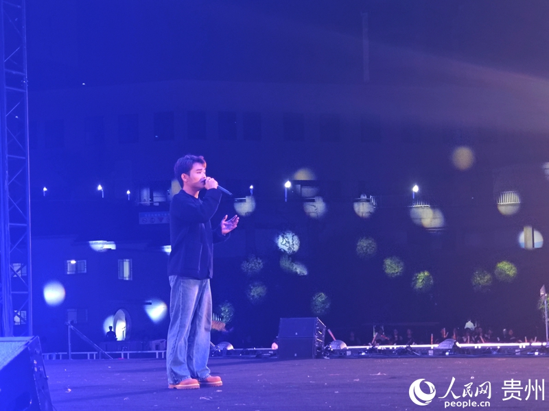 歌曲串燒《后來》。人民網 黃小桃攝.jpg