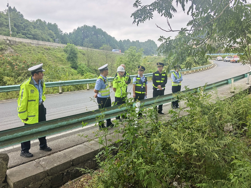 1 、聯合“一路三方”開展節前排查。.jpg