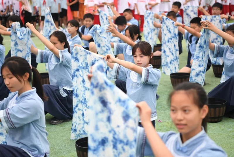 9月29日，貴陽市第十八中學第四十五屆體育藝術節開幕式節目展演現場。