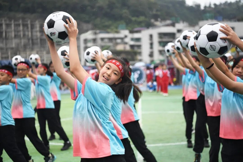 9月29日，貴陽市第十八中學第四十五屆體育藝術節開幕式節目展演現場。