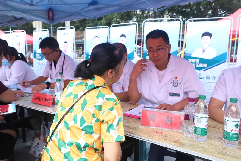 給群眾檢查。