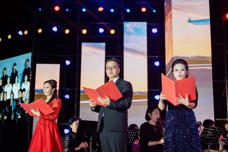 合唱《我和我的祖國》。