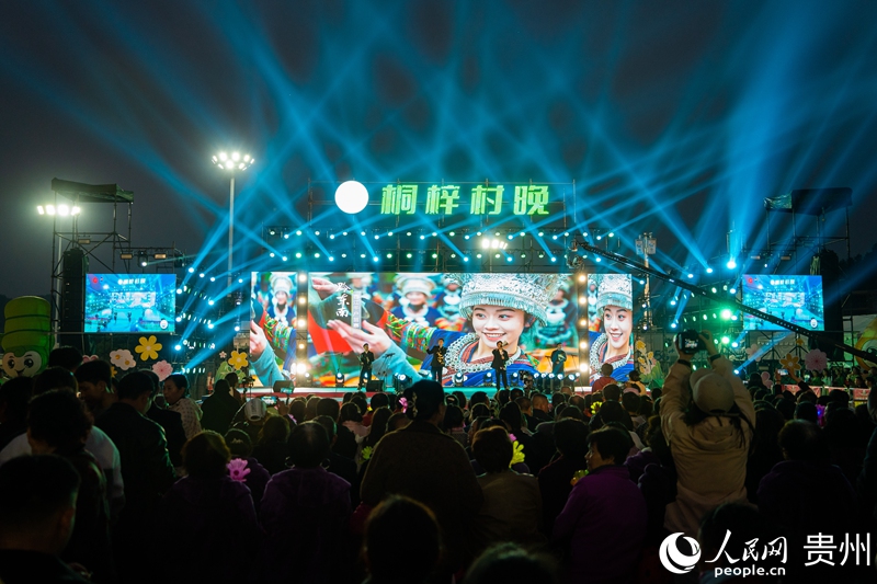 “村晚”現場。人民網 陽茜攝