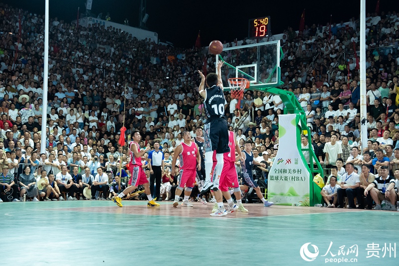 “村BA”現(xiàn)場。人民網(wǎng) 涂敏 攝