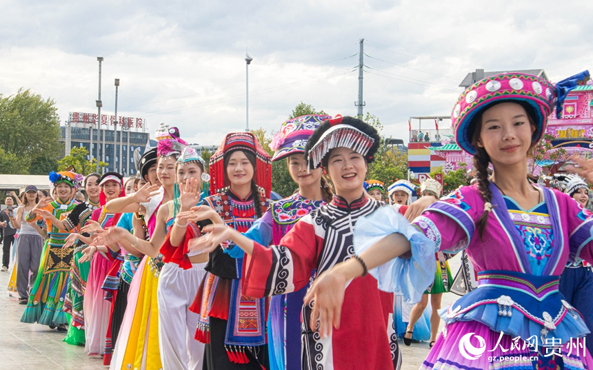 巡游現場。 人民網 黃小桃攝