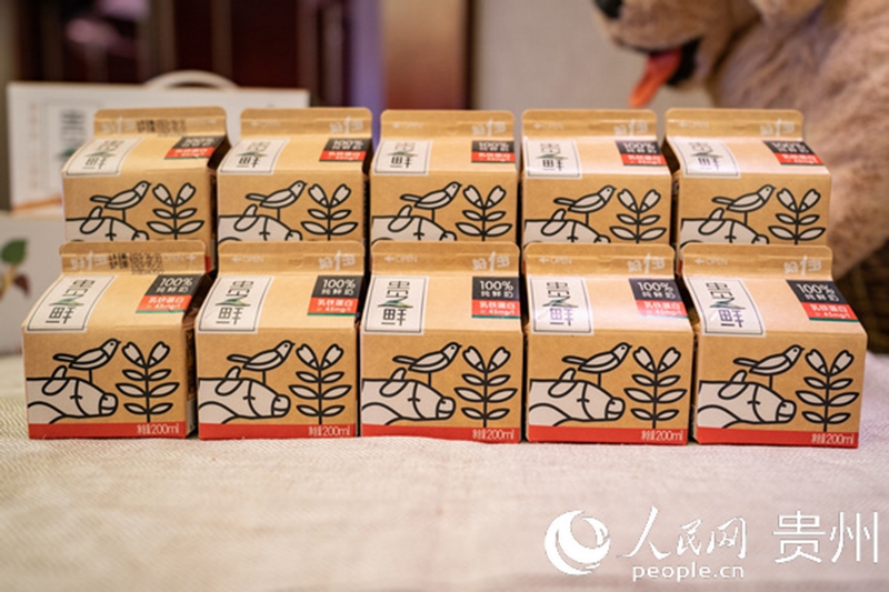 ”貴之鮮“純鮮奶。 涂敏 攝