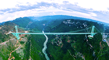 花江峽谷大橋正式建成通車