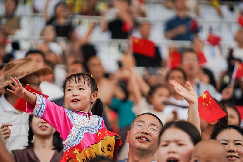 觀眾席人山人海。