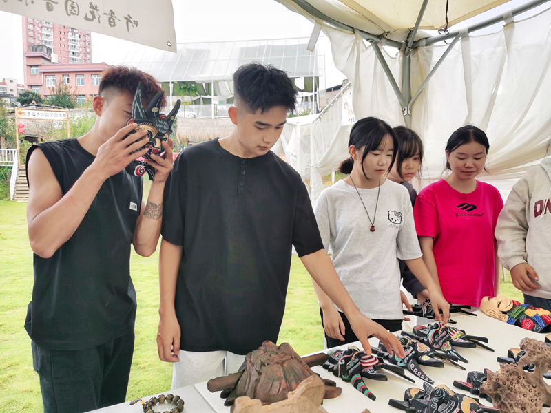 當非遺木雕遇見文創市集。