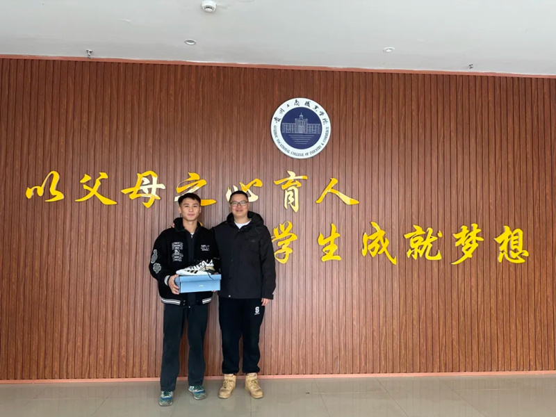 縣BA上的“46分先生”，校園里的追夢者。