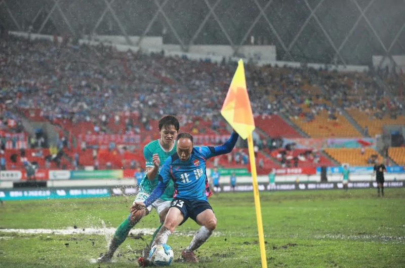 2025貴陽“城超”決賽現(xiàn)場。