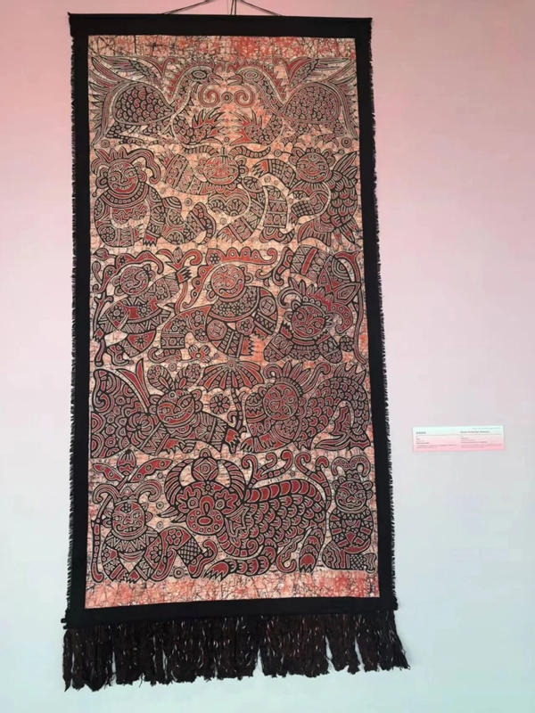 蠟染作品《火鳳出山》。