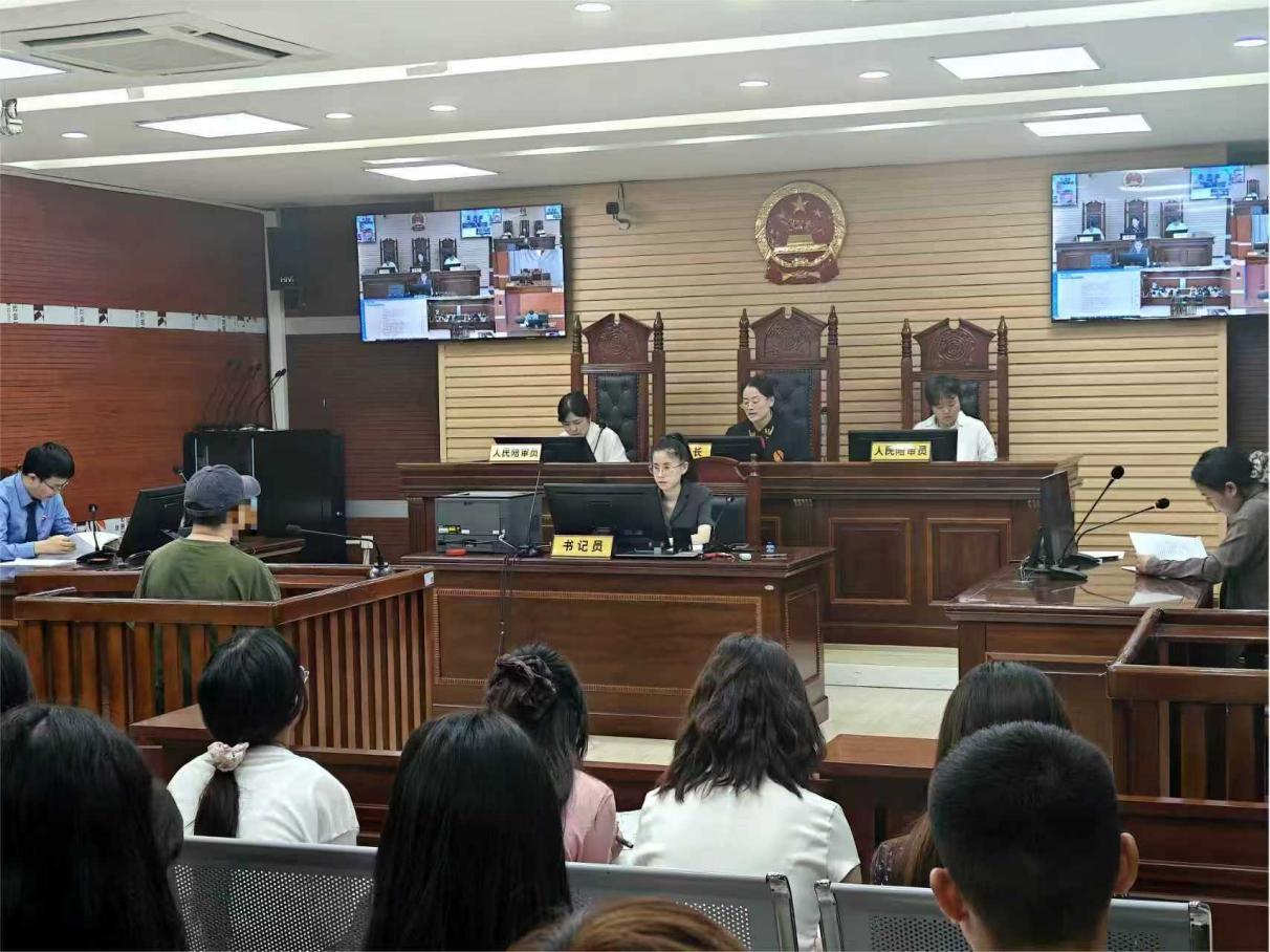 庭審變 “課堂” 。