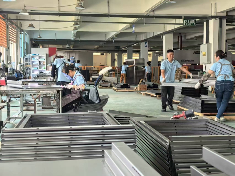 貴州星原意力發(fā)公司的生產(chǎn)車間 王方 攝.jpg