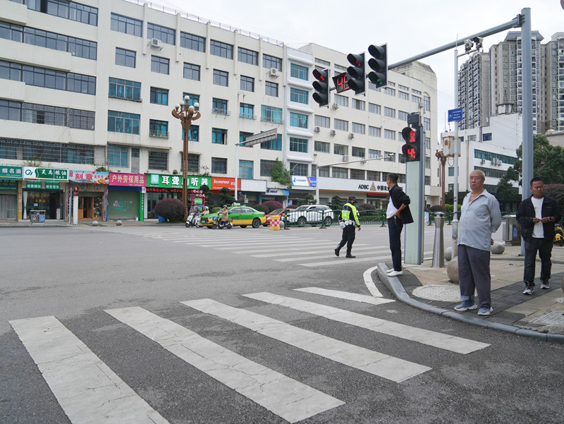 專項整治交通不文明行為  繪就城市文明出行畫卷。
