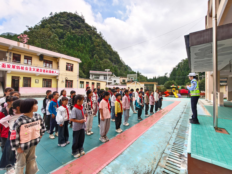 專項整治交通不文明行為  繪就城市文明出行畫卷。
