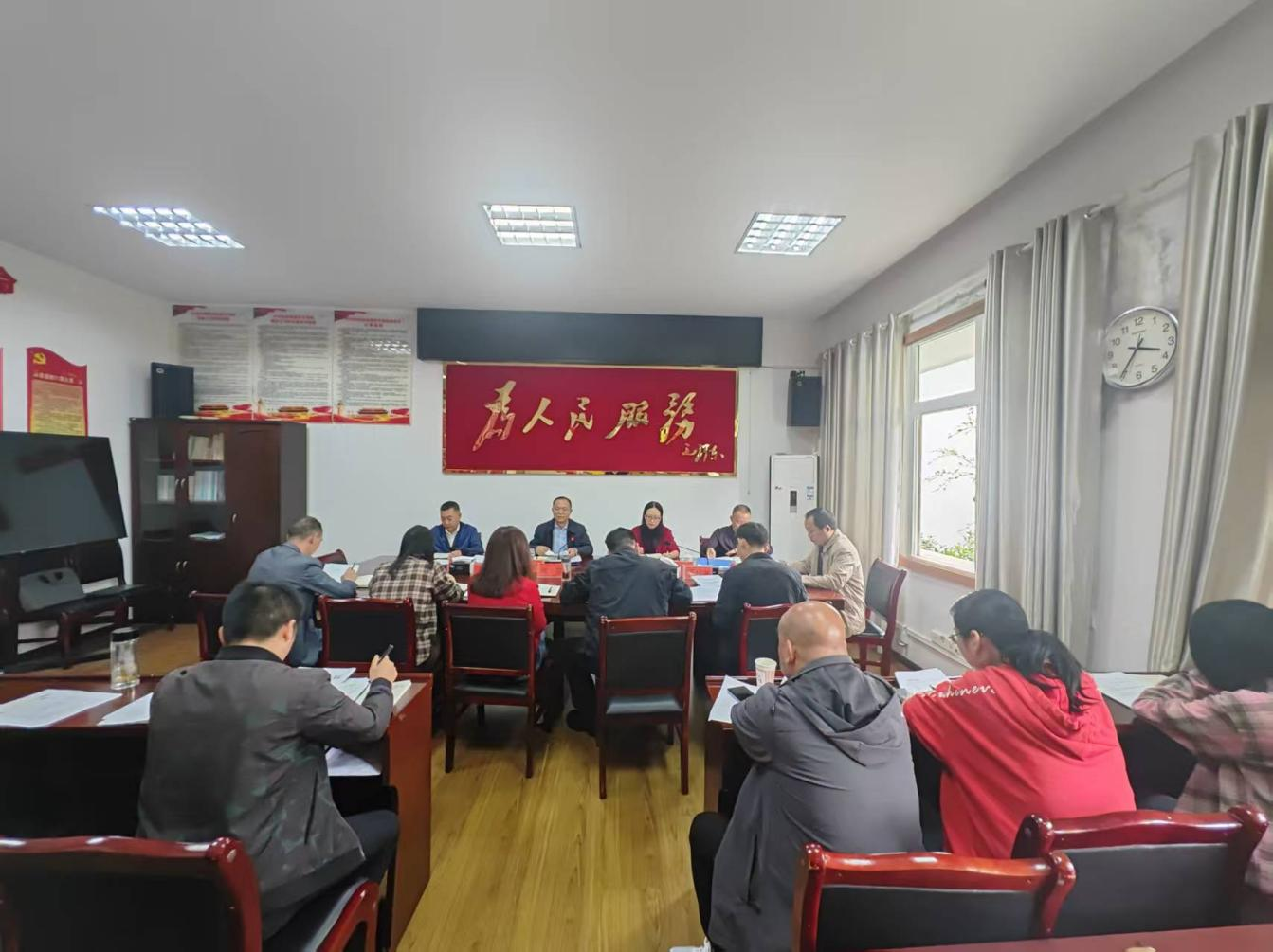 圖為黔西南州委老干部局傳達(dá)學(xué)習(xí)會(huì)議現(xiàn)場(chǎng)。