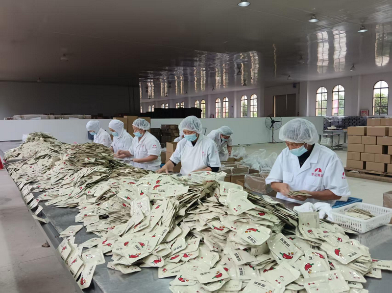 貴州獨山:泡菜企業加工忙 全力沖刺四季度 。