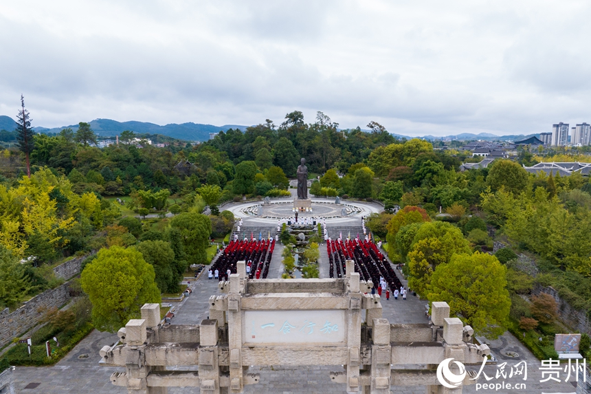 中國陽明文化院內舉行的文化研學儀式。人民網記者 涂敏攝