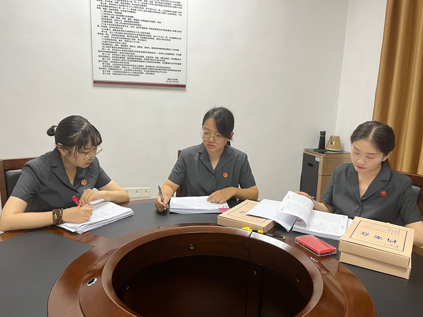 2025年8月28日,黔西南中級人民法院法官合議收回國有土地使用權案。郭正一 攝