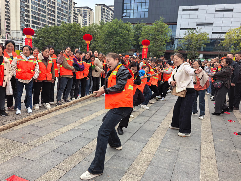 拔河比賽現(xiàn)場。