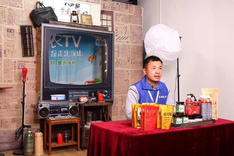 獨山“村播”打通農貨出村“最后一公里” 。