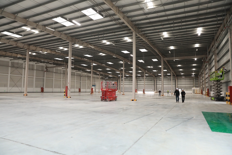 二期項目B01、B03庫房正在進行收尾工程。李齊 攝.jpg