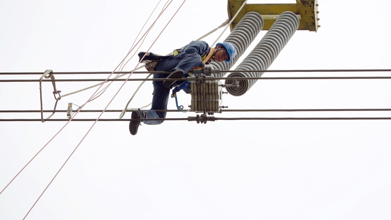 2、輸電運(yùn)維專業(yè)競賽現(xiàn)場一角。