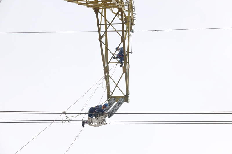 3、輸電運(yùn)維專業(yè)競賽現(xiàn)場一角。