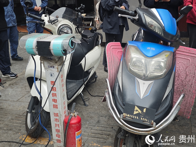 貴陽(yáng)太平路街區(qū)的共享充電樁。人民網(wǎng) 黃小桃攝