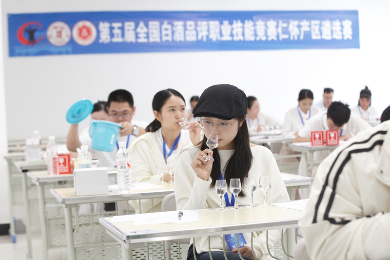 仁懷遴選11名品酒師備戰(zhàn)全國(guó)頂級(jí)白酒品評(píng)賽事。仁懷市委宣傳部供圖.jpg