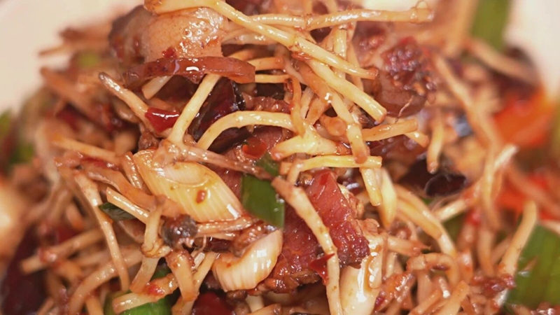 貴州特色菜折耳根炒臘肉.jpg